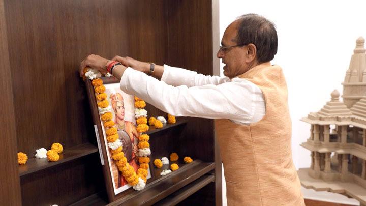 मुख्यमंत्री श्री चौहान ने वीरांगना अवंतिबाई लोधी की पुण्य-तिथि पर श्रद्धांजलि अर्पित की